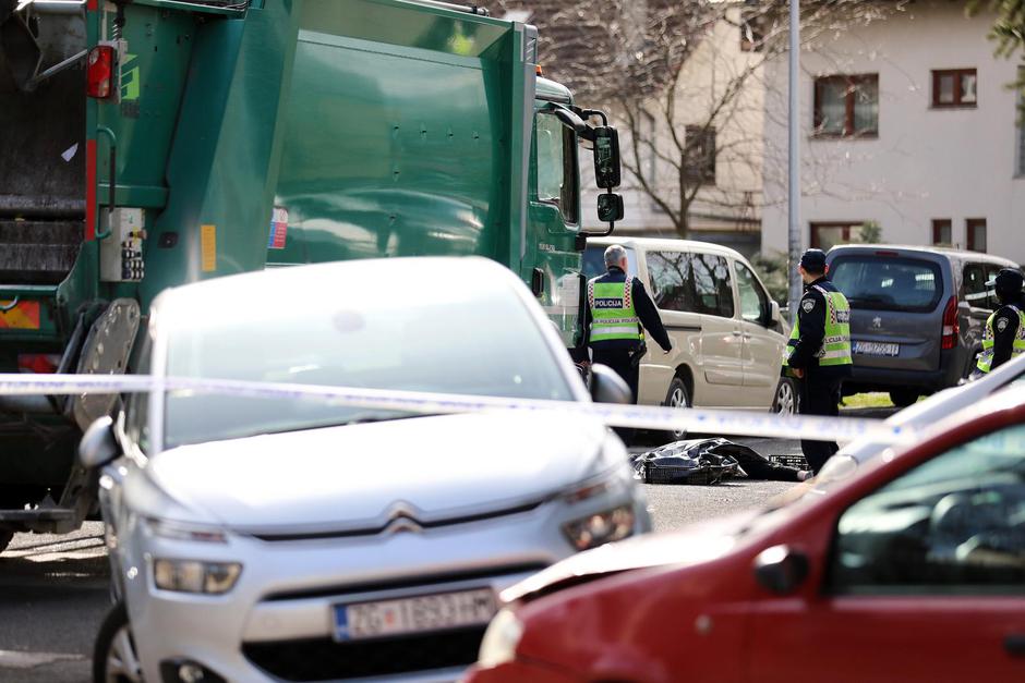 Zagreb: U naletu Kamiona čistoće smrtno je stradala jedna osoba 