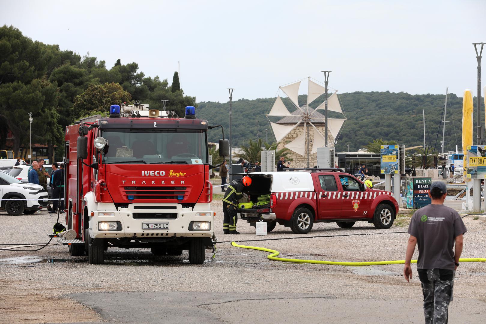 Uzrok požara i materijalna šteta utvrdit će se očevidom.