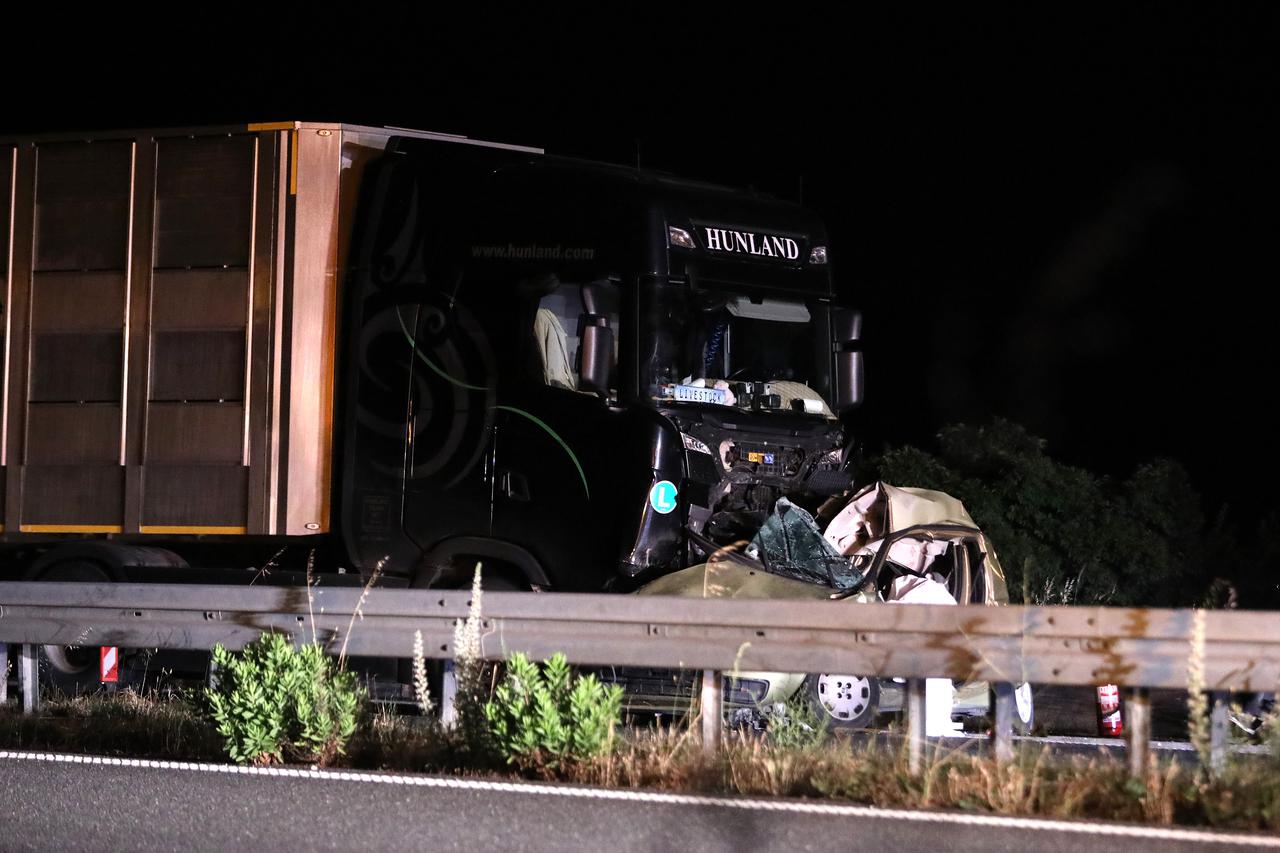 Automobil smrskan u sudaru s kamionom na A1 kod Splita, jedna osoba preminula