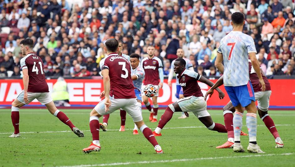 Premier League - West Ham United v Manchester United