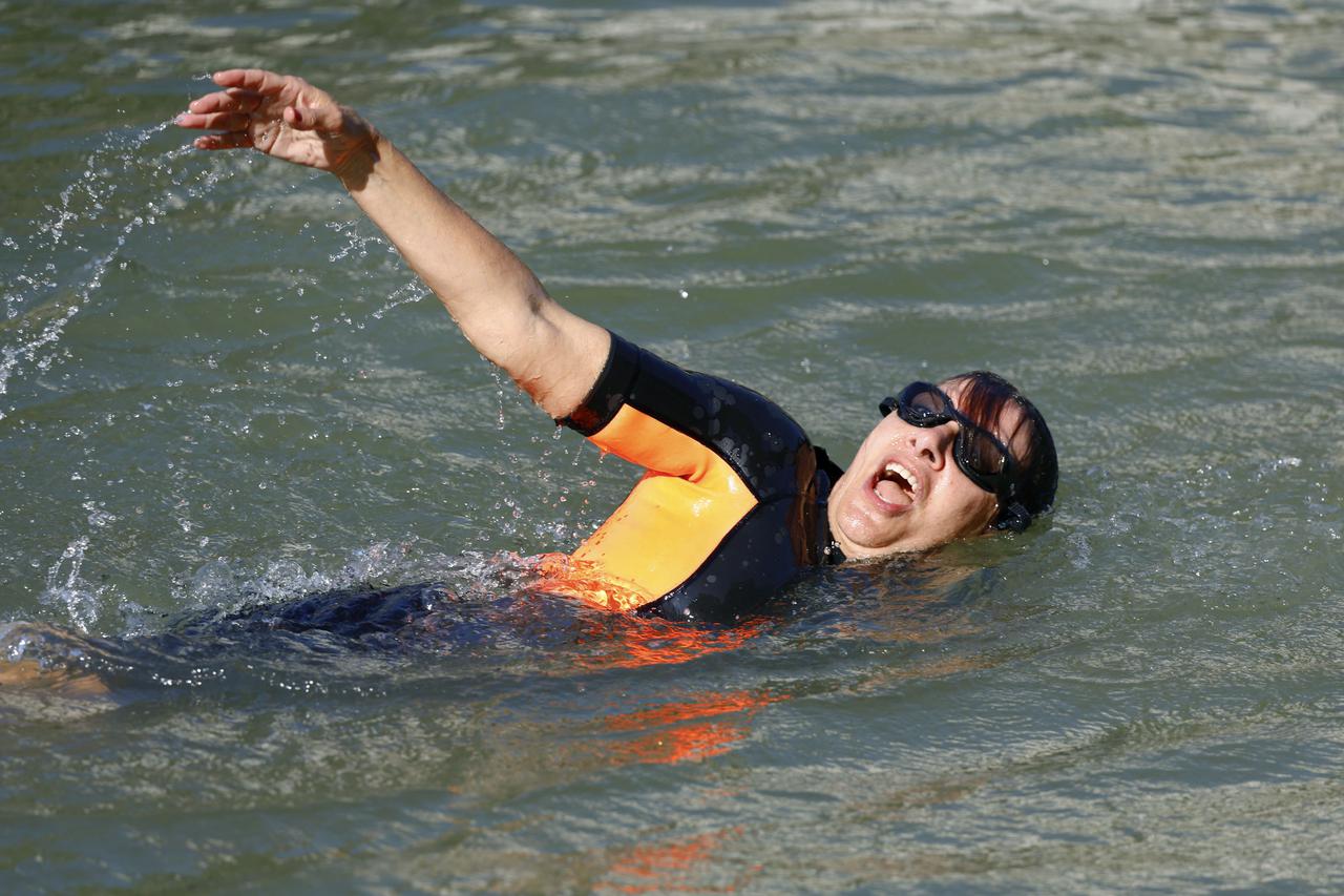 Paris Mayor Hidalgo swims in Seine