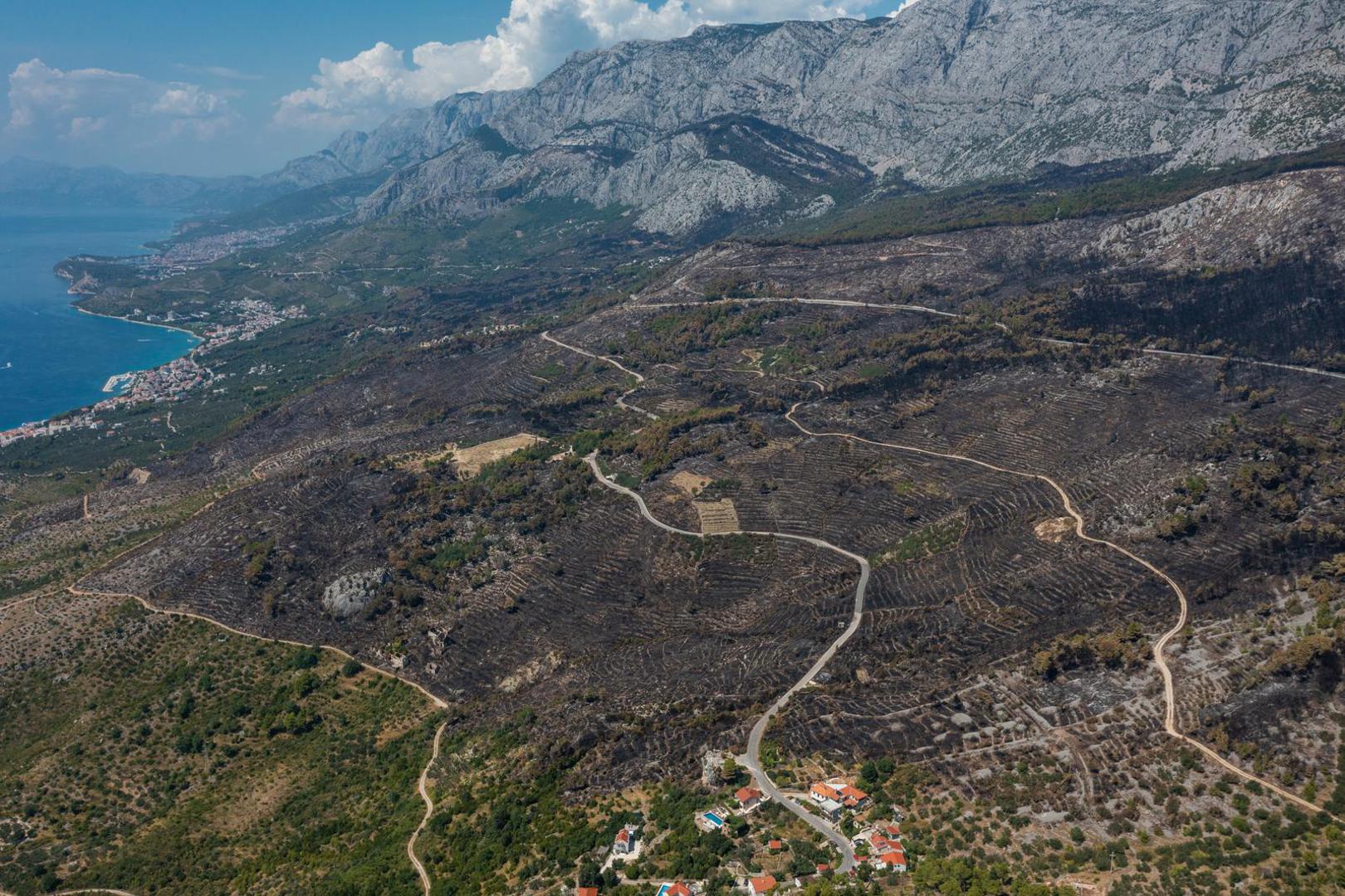 03.08.2024. Gornje Tucepi
Fotografije iz zraka opožarenog podrucja od Tucepi do Gornje Podgore i Parka prirode Biokovo. Photo: Matko Begovic/PIXSELL