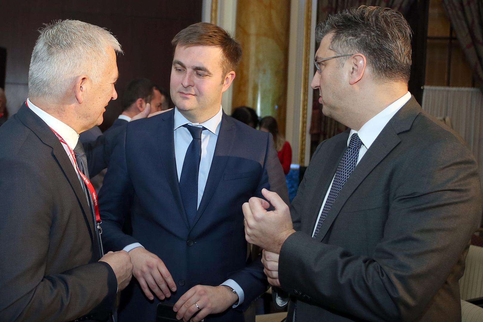 Svečanoj dodjeli titule gospodarstvenika i gospodarskog događaja godine te proglašenju najboljih malih i srednjih poduzetnika u 2017. godini nazočili su premijer Andrej Plenković i ministar Tomislav Ćorić