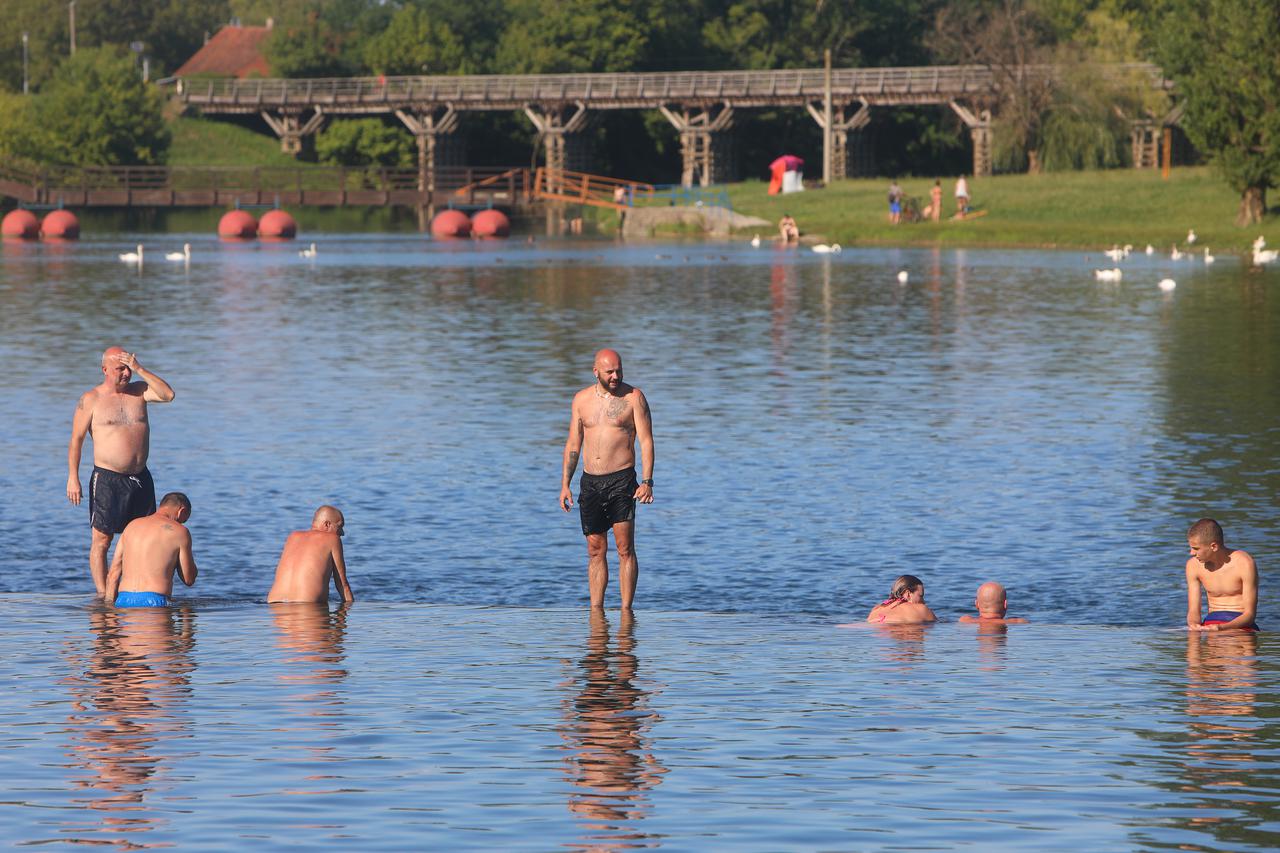 Velike gužve na graničnom prijelazu Hrvatska Dubica