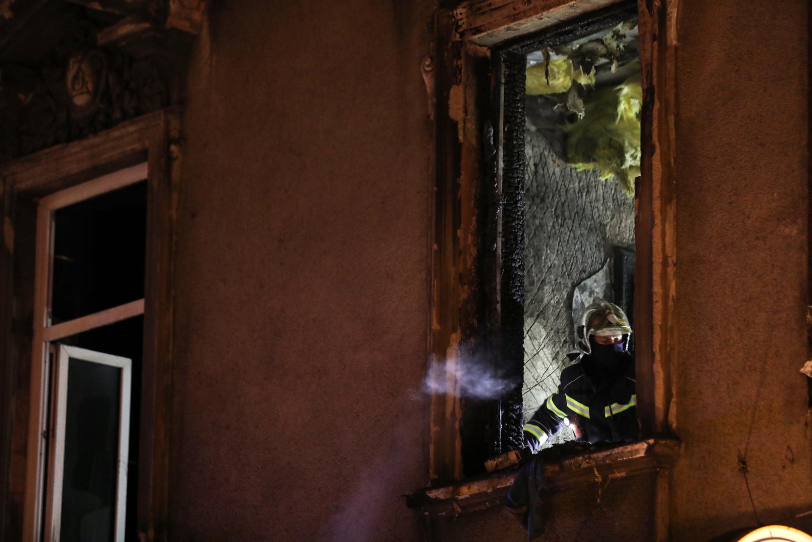 30.04.2022., Zagreb - Vatrogasci gase pozar u stanu u Palmoticevoj 19. Svi stanari iz zgrade su evakuirani. Photo: Emica Elvedji/PIXSELL