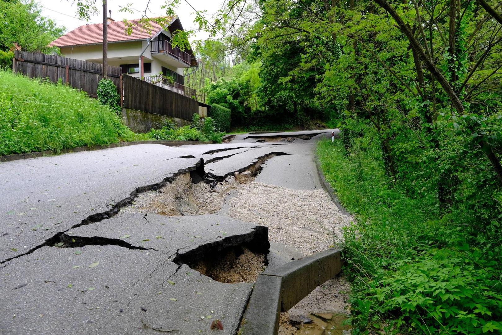 17.05.2023., Globocec - U mjestu Globocec u blizini Marije Bistrice odronila se cesta te je zatvorena za sav promet. Photo: Slaven Branislav Babic/PIXSELL