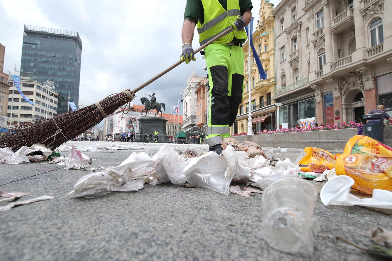 Zagreb: Čišćenje glavnog gradskog trga nakon norijade