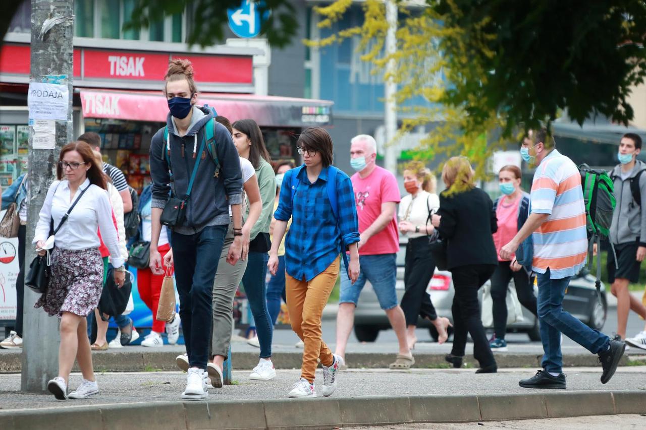 Od danas obvezno nošenje maski u javnom prijevozu