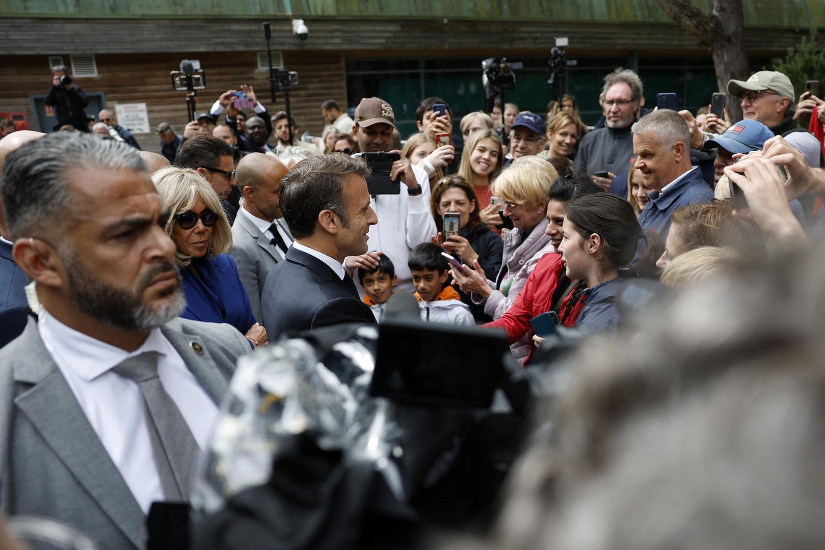 French President Emmanuel Macron (C) and French First Lady Brigitte Macron (C-L) greet supporters after casting their votes in the second round of French parliamentary elections at a polling station in Le Touquet-Paris-Plage, France, 07 July 2024.   MOHAMMED BADRA/Pool via REUTERS Photo: MOHAMMED BADRA / POOL/REUTERS