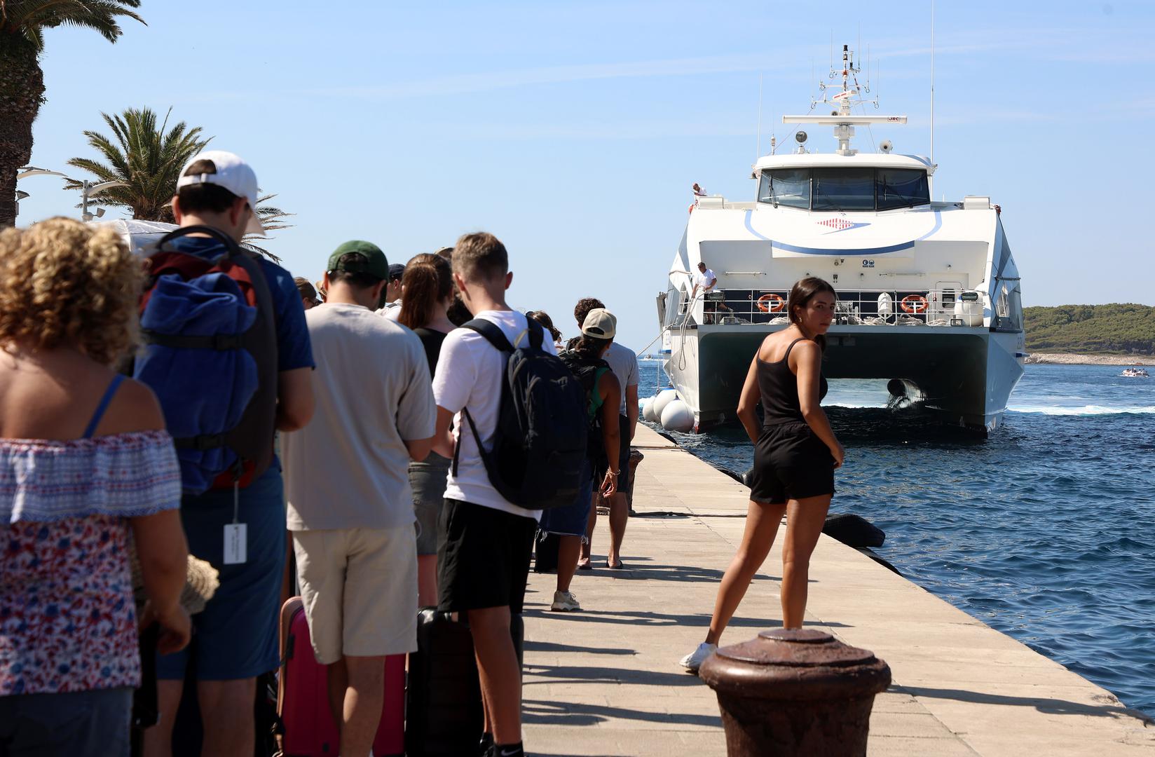 31. 07. 2024. Hvar- Hvar nakon incidenta i prosvjeda vratio se u uobicajnu turisticku kolotecinu.  Photo: Ivana Ivanovic/PIXSELL