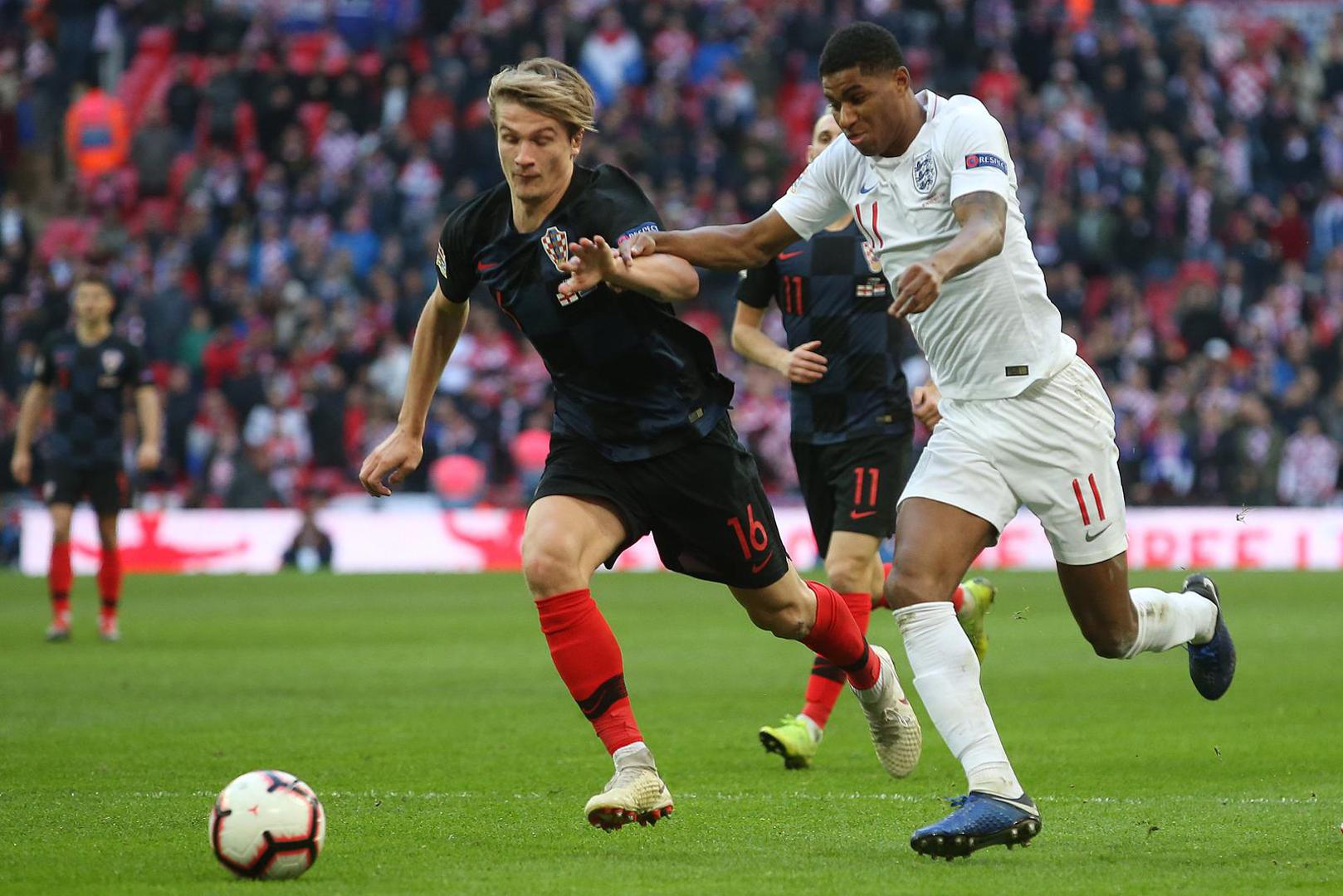 ENG, UEFA Nations League, England vs Kroatien 18.11.2018, Wembley Station, London, ENG, UEFA Nations League, England vs Kroatien, Liga A, Gruppe 4, im Bild Tin Jedvaj of Croatia and Marcus Rashford of England in action // Tin Jedvaj of Croatia and Marcus Rashford of England in action during the Nations League, League A, Group 4 match between England and Croatia at the Wembley Station in London, England on 2018/11/18. EXPA Pictures © 2018, PhotoCredit: EXPA/ Focus Images/ Paul Chestertonr"nr"n*****ATTENTION - for AUT, GER, FRA, ITA, SUI, POL, CRO, SLO only***** EXPA/ Focus Images/ Paul Chesterton 