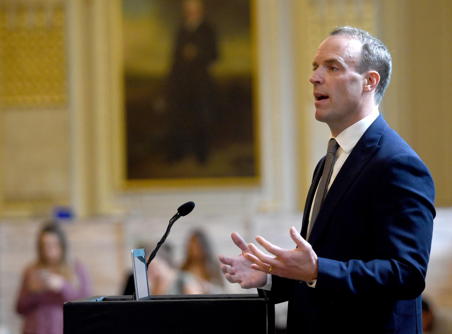 Dominic Raab (45), bivši član tužiteljstva u Haagu i bivši ministar za Brexit, također je priznao da je pušio marihuanu u studentskim danima. Teže su droge, kaže, drukčije i nije ih nikad probao..