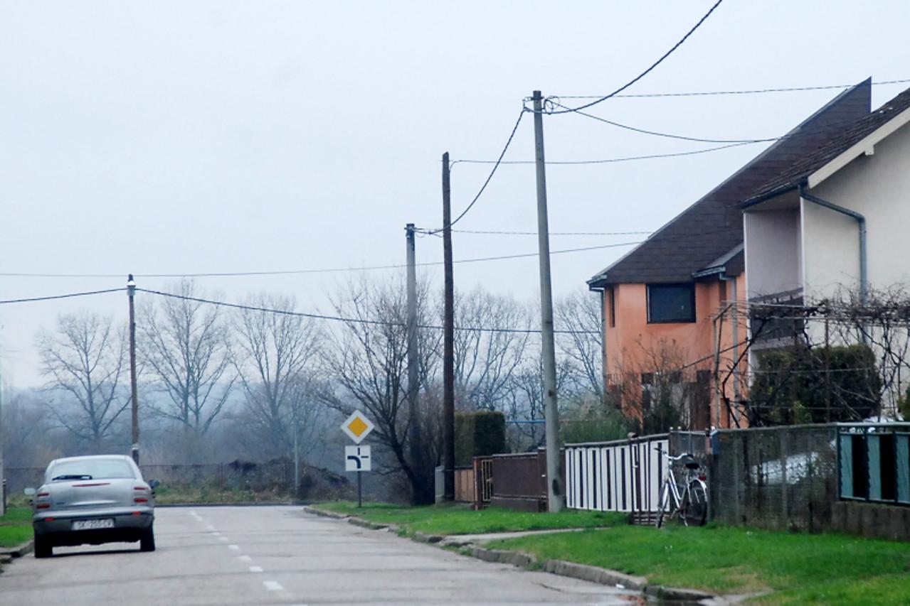 \'03.12.2010., Sisak - U danasnjoj Ulici I.Zajca u sisackom Naselju 1991. i 1992.godine bili su smjesteni pripadnici tzv.Handzar divizije. Photo:Nikola Cutuk/PIXSELL\'