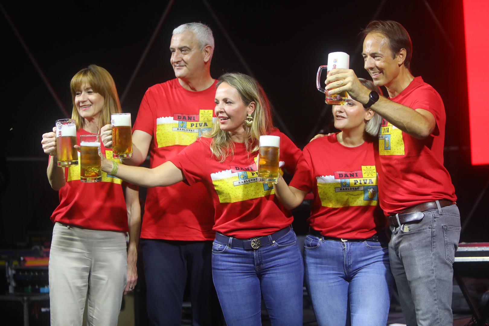 Tradicionalnu svečanu zdravicu održali su predstavnici grada Karlovca, Karlovačke županije i Heinekena. 