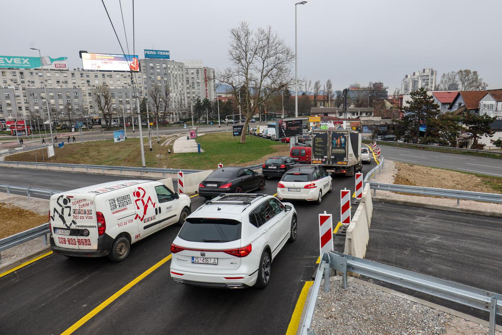 04.03.2024., Zagreb - Nova regulacija prometa radi radova sanacije prijelaznih naprava i izvanrednog odrzavanja Jadranskog mosta. Za vrijeme izvodjenja radova, za promet ce biti zatvoren istocni kolnik mosta, a sav promet odvijat ce se dvosmjerno po zapadnom kolniku, u dva prometna traka za svaki smjer. U zoni radova na Jadranskom mostu bit ce onemoguceno kretanje pjesaka i biciklista, koji ce biti preusmjereni preko starog Savskog mosta. Photo: Igor Kralj/PIXSELL