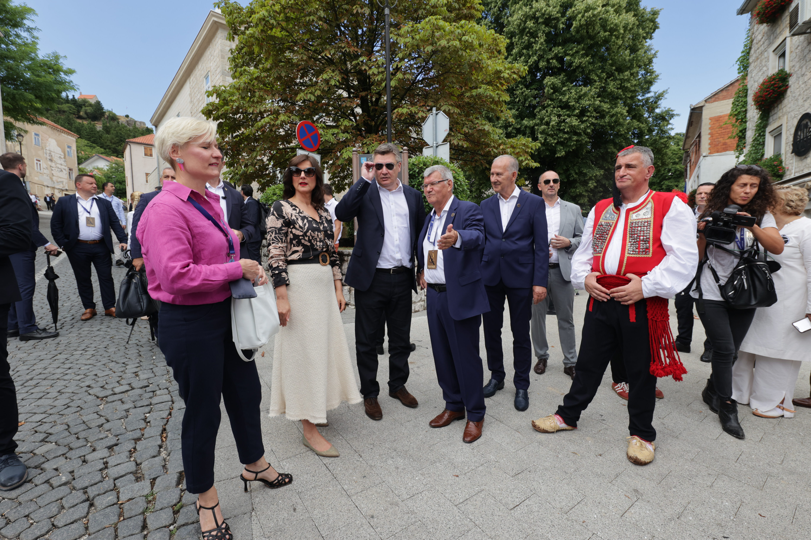 06.08.2023., Sinj - Predsjednik Zoran Milanovic u drustvu supruge Sanje Music Milanovic stigao na 308. Sinjsku Alku. Photo: Zvonimir Barisin/PIXSELL