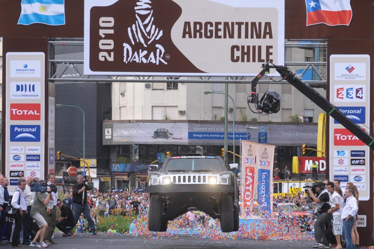 'Hummer driver Robby Gordon of US and co-driver Andy Grider powers up during the presentation of the Dakar 2010 on Januray 1, 2010 in Buenos Aires. The rally will take place in Argentina and Chile Jan