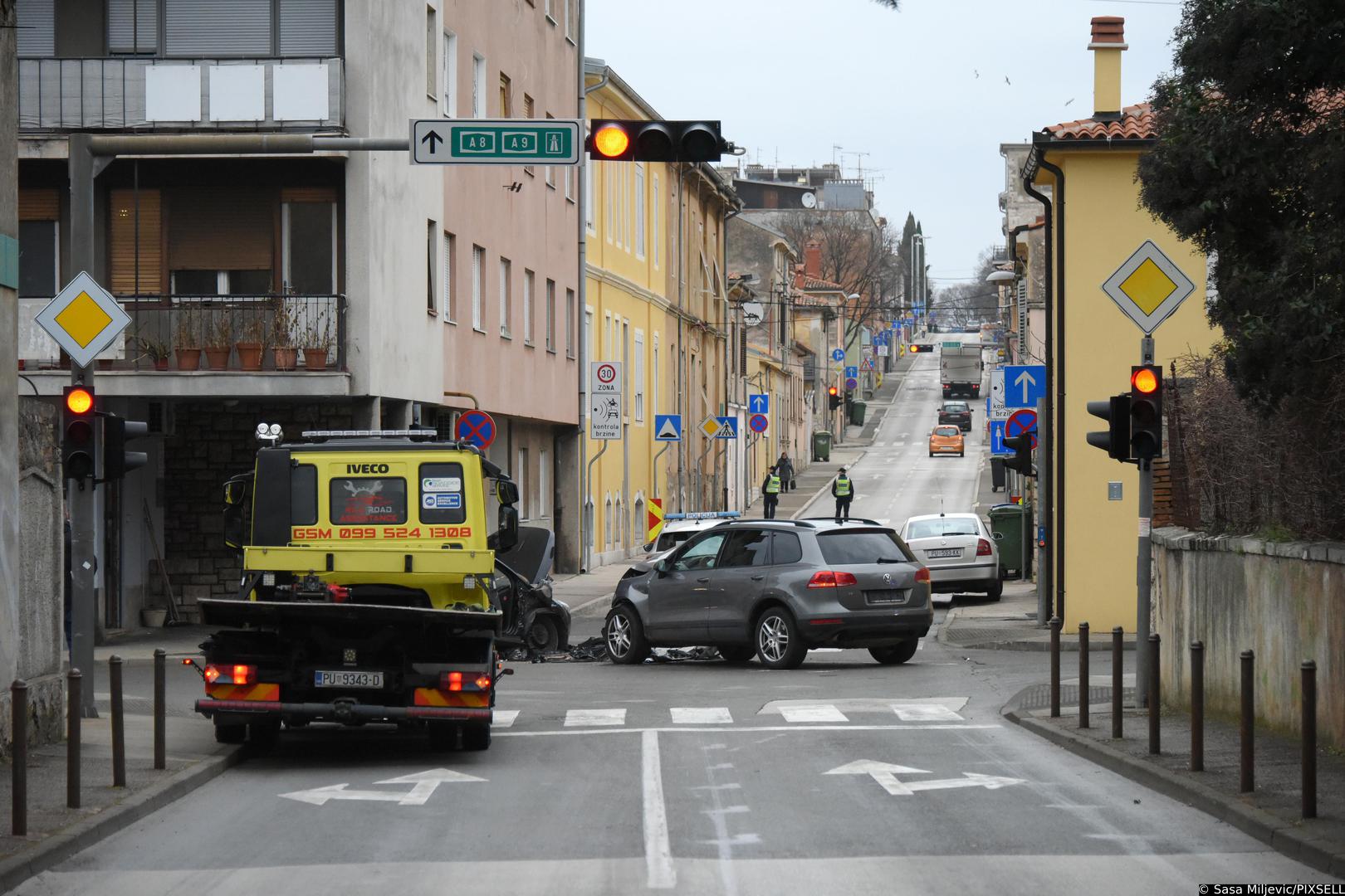 09.02.2024., Pula: Prometno krizanje Stankoviceve i Zagrebacke ulice, Puljanima je crna tocka u prometu, odnosno mjesto u centru grada, gdje se najcesce dogadjaju prometne nesrece.  Photo: Sasa Miljevic/PIXSELL