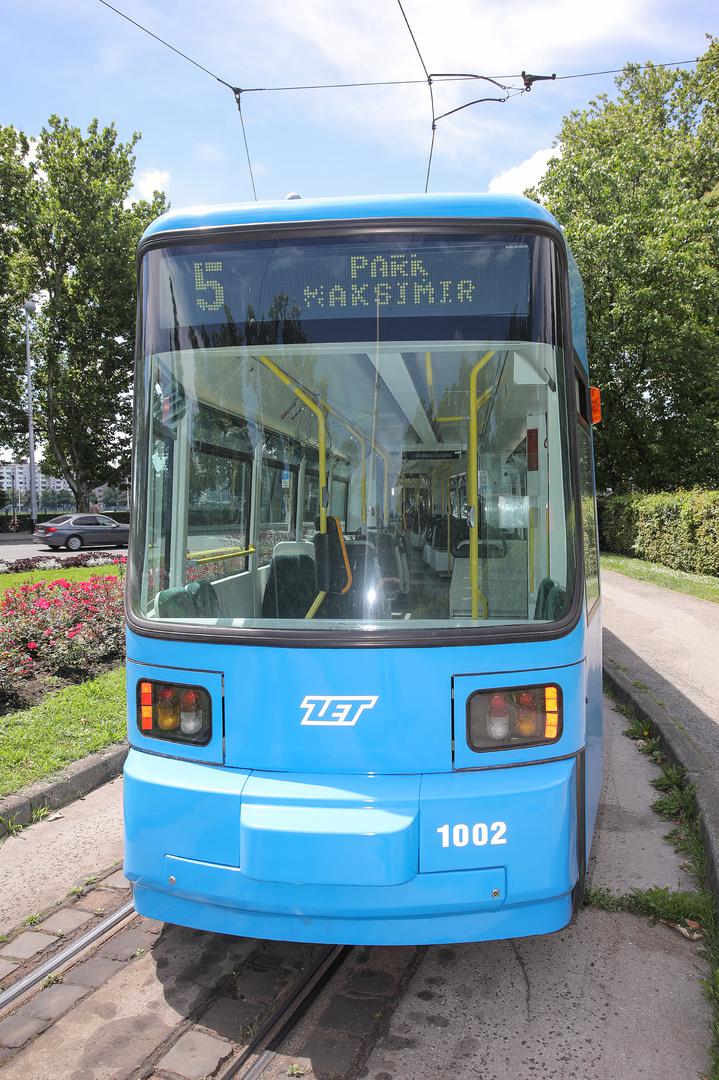 Isporuka preostalih tramvaja iz Augsburga očekuje se sukcesivno tijekom ove godine, a na proljeće se očekuje isporuka i prvih novih niskopodnih tramvaja od tvrtke Končar.