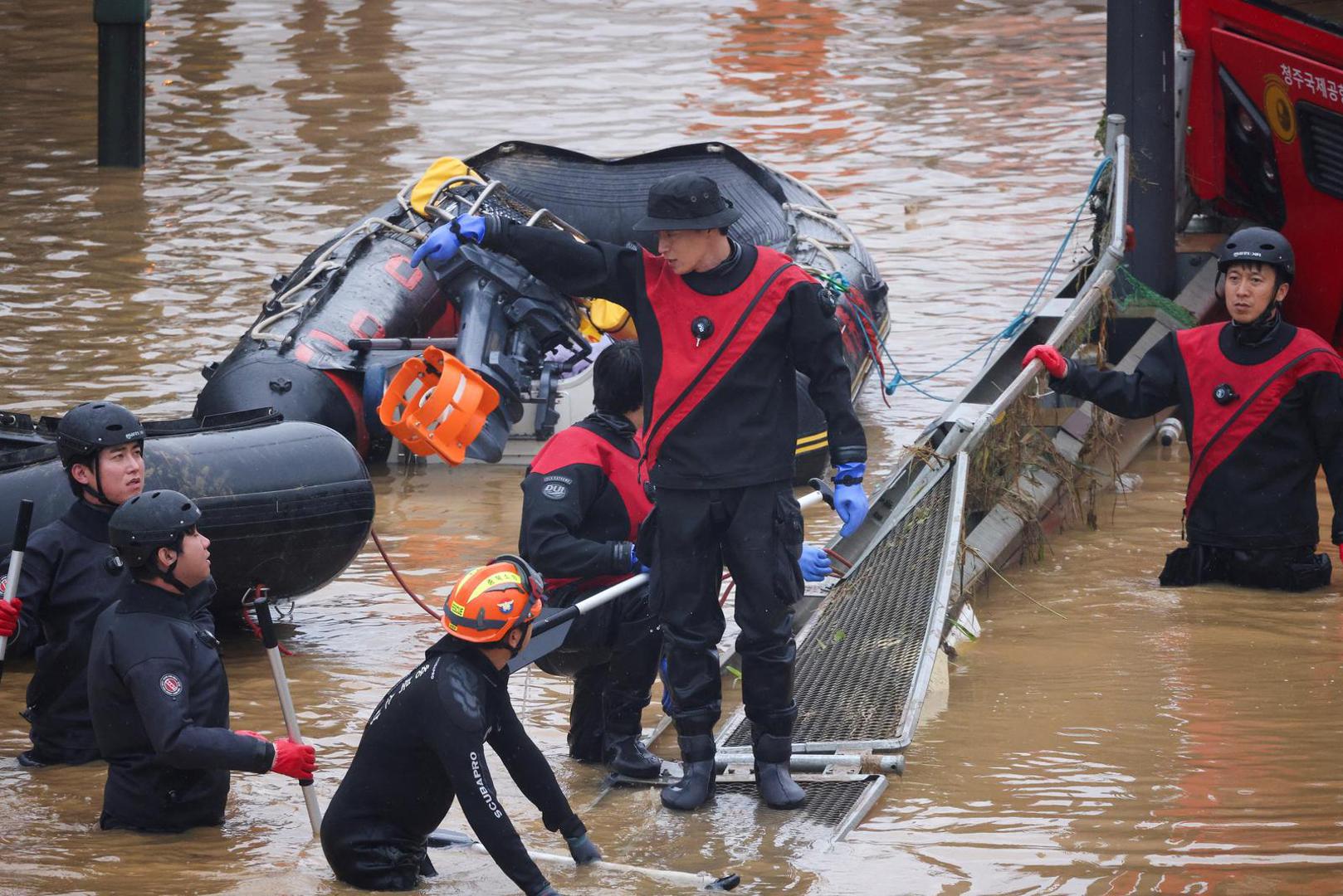 Rescue workers take part in a search and rescue operation near an underpass that has been submerged by a flooded river caused by torrential rain in Cheongju, South Korea, July 16, 2023.   REUTERS/Kim Hong-ji Photo: KIM HONG-JI/REUTERS