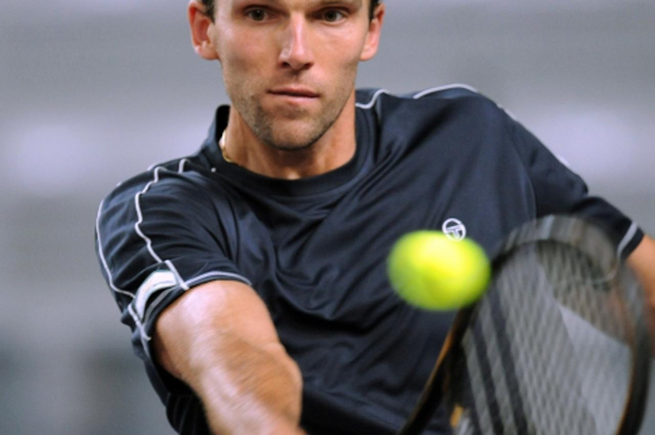 'Ivo Karlovic of Croatia returns a shot to Nicolas Lapentti of Ecuador during their Davis Cup match in Croatia\'s northern town of Varazdin March 5, 2010.   REUTERS/Davor Kovacevic (CROATIA - Tags: SP