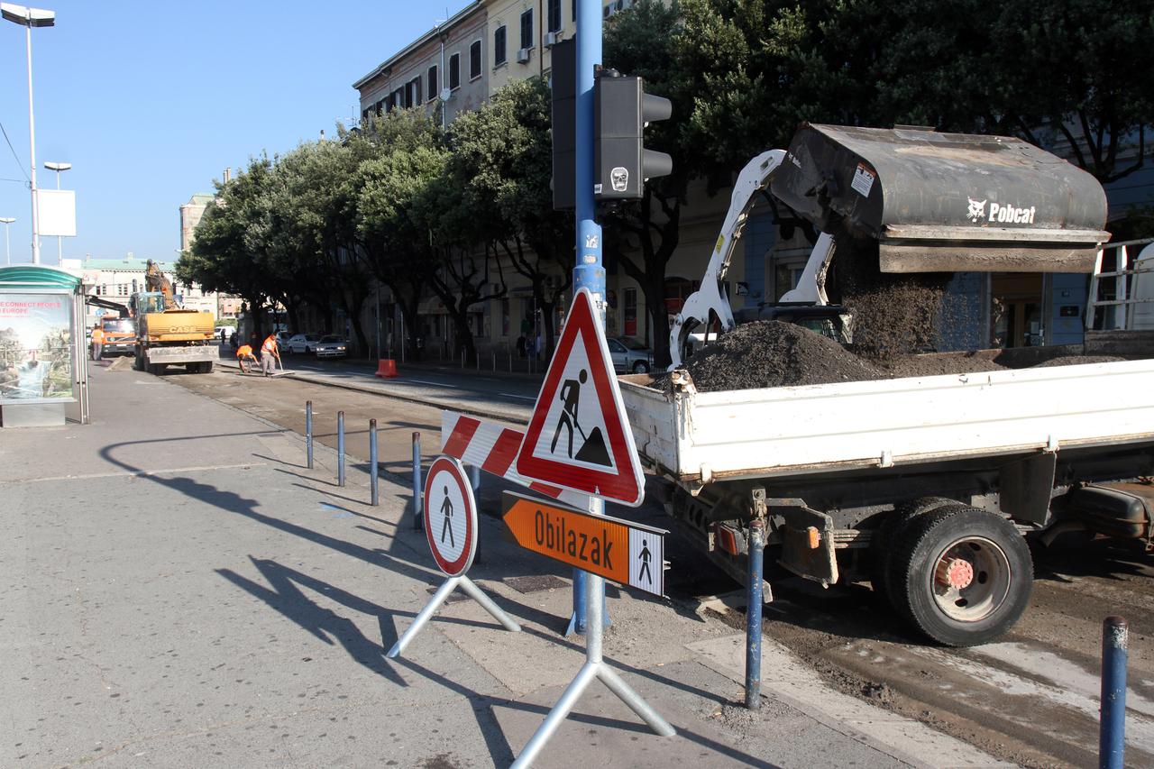 Rijeka: Zapo?eli radovi na rekonstrukciji kolnika državne ceste D8 u ulici Riva