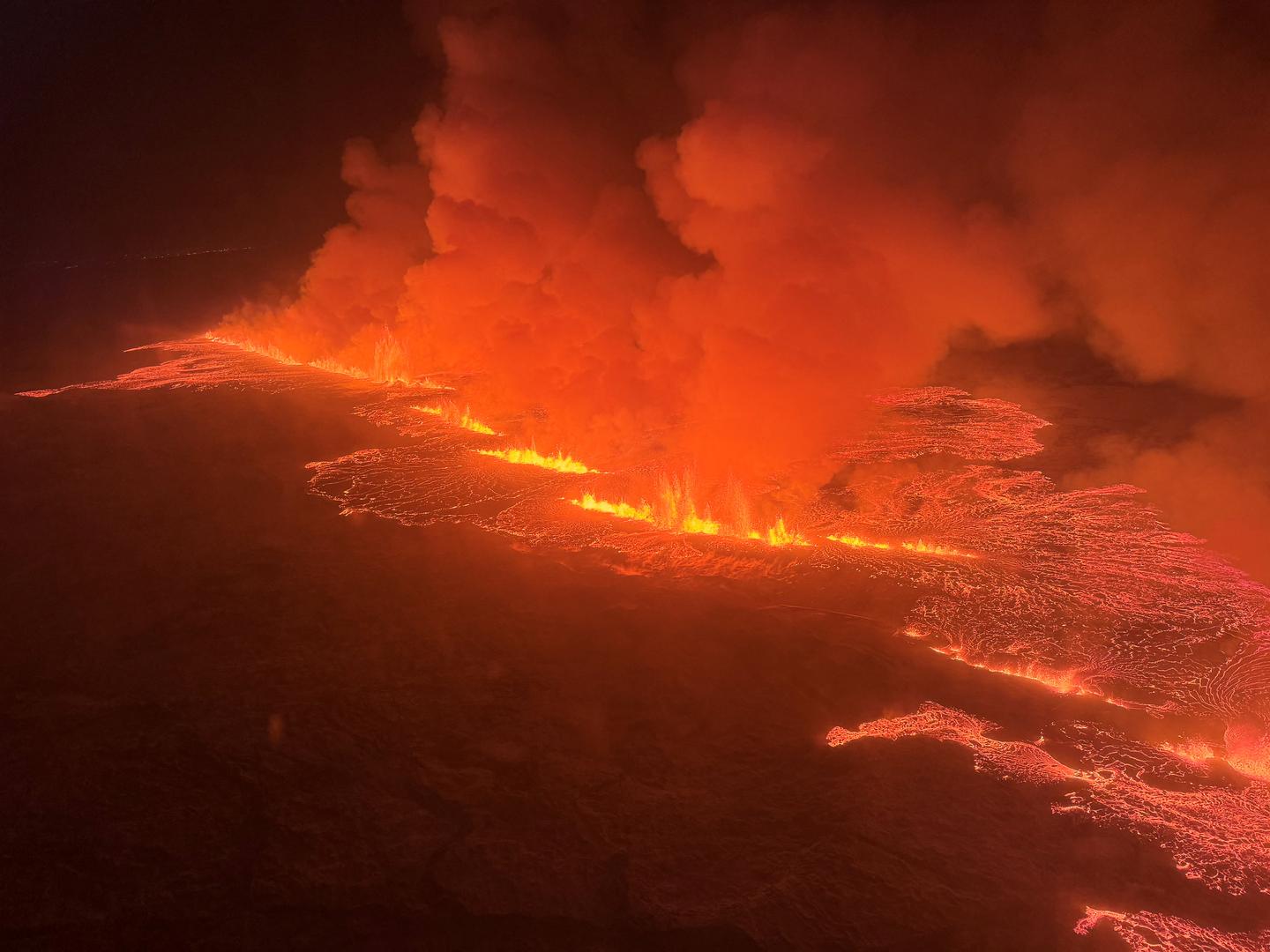 "Nije jasno koju štetu može nanijeti, no sada se oslanjamo na naše znanstvenike, kao i na sve one koji trebaju raditi nadzor i druge operacije", poručio je predsjednik Islanda Guðni Thorlacius Jóhannesson.