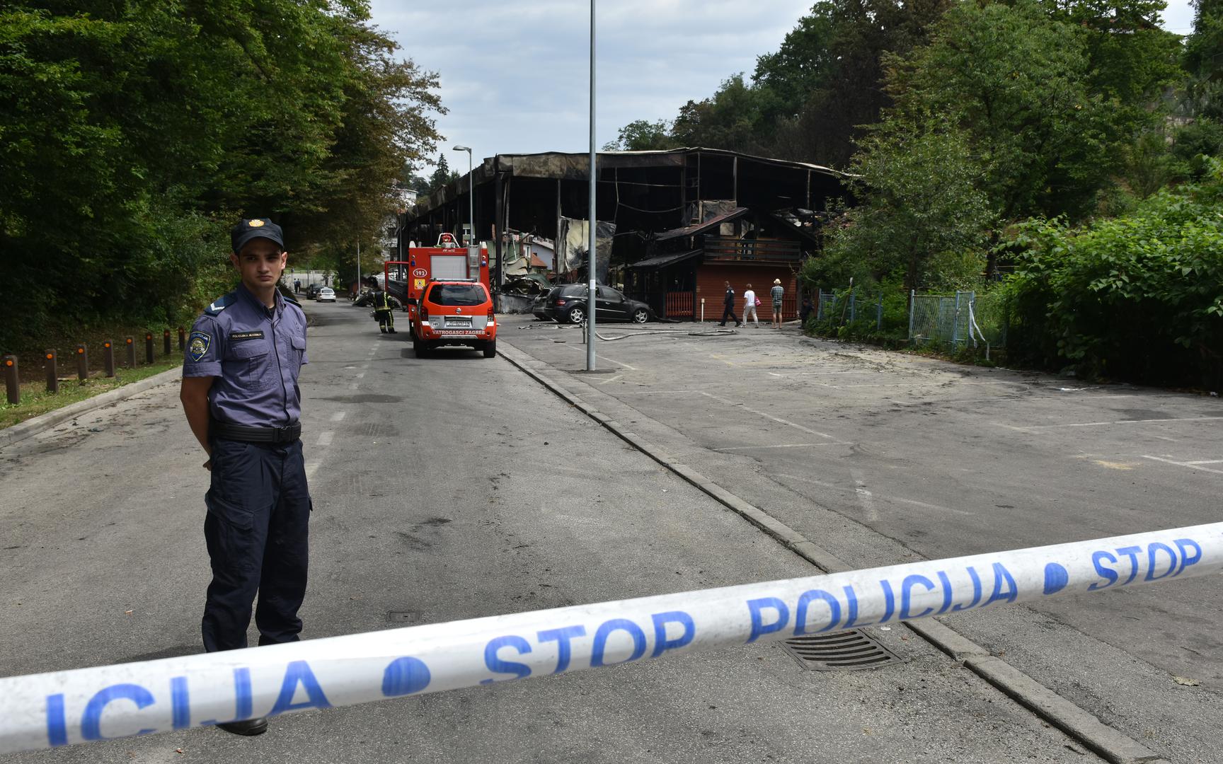 Policija obavlja očevid kako bi se utvrdio uzrok požara