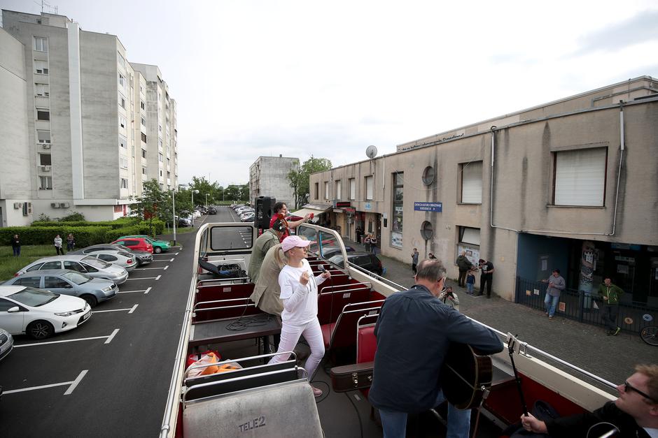 Zagreb: Koncert kroz Gajnice s krova double deckera