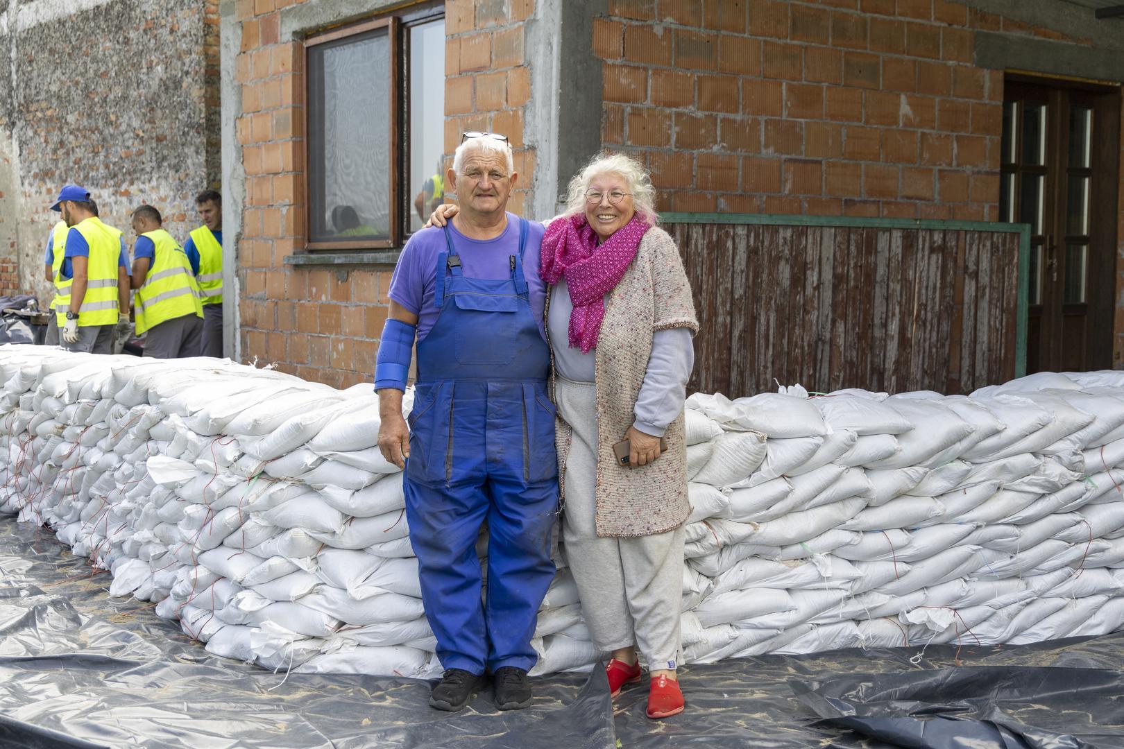 "Srce mi je puno zahvalnosti ne samo zato što su meni pomogli nego zato što postoje i što su tu za sve nas. Zato što znamo da na njih možemo računati kad zatreba", dodala je. 