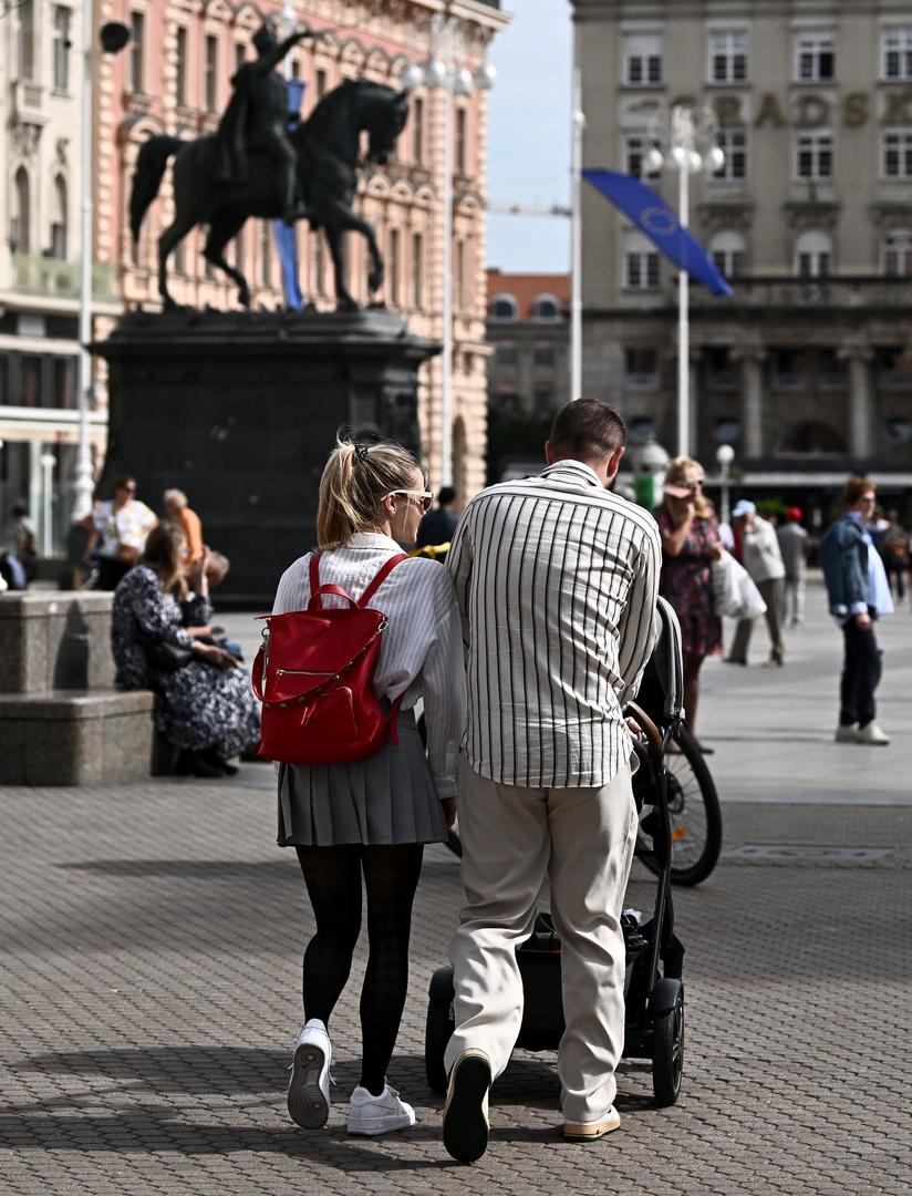 Inače, Cvek i samozatajna Cikron vjenčali su se ovog ljeta u bazilici svetog Antuna Padovanskoga na zagrebačkom Črnomercu, a svadbeno veselje nastavili su na popularnom zagrebačkom imanju za vjenčanja.