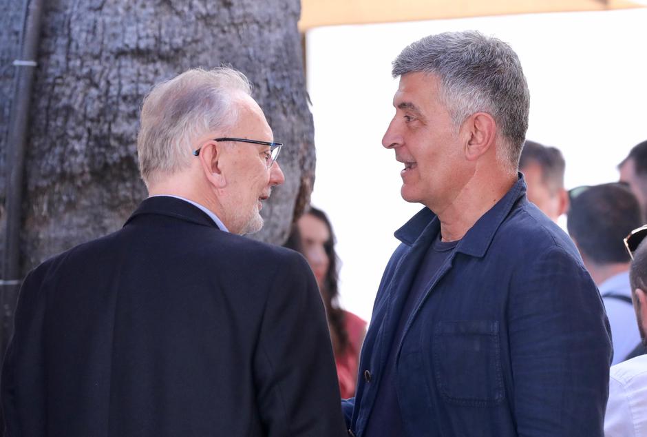 Split: Premijer Andrej Plenković u društvu Zorana Đogaša prošetao je rivom i družio se s građanima