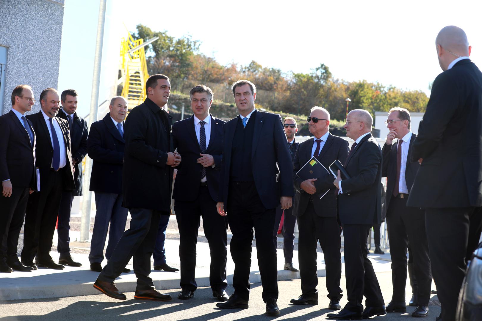 24.11.2022., otok Krkr - Premijer Andrej Plenkovic  sa saveznim kancelarom Republike Austrije Karlom Nehammerom i predsjednikom Vlade Savezne drzave Bavarske Markusom Soederom obisao LNG terminal u Omišlju na Krku.  Photo: Goran Kovacic/PIXSELL