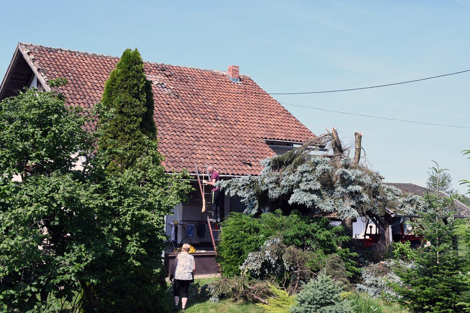 26.05.2022., Sela, Greda - Posljedice jucerasnjeg nevremena vidljive su na svakom koraku. Photo: Nikola Cutuk/PIXSELL Photo: Nikola Cutuk/PIXSELL