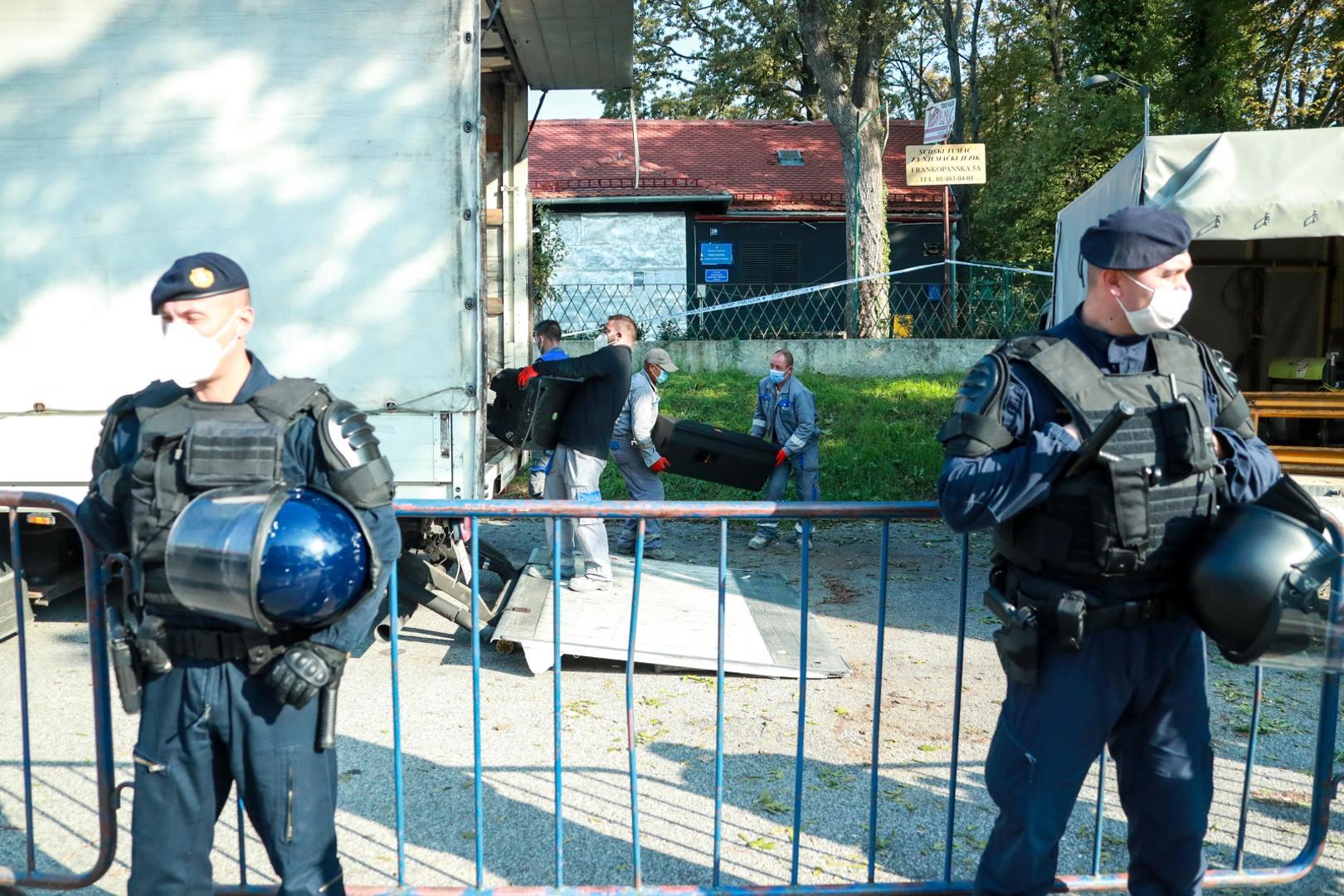 20.10.2020., Zagreb - Delozacija Glazbenog kluba Jabuka nakon sto je Opcinski sud u Zagrebu odnio rjesenje o ovrsi Grada Zagreba kao ovrsitelja. Photo: Sanjin Strukic/PIXSELL