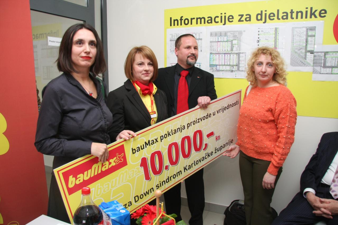 '15.03.2011. Karlovac - Otvorenje novi trgovacki centar Baumax. Na otvorenju voditeljica karlovacke poslovnice Maja Fucek Dozdor voditelj Baumaxa za Hrvatsku i Sloveniju Dusan Gostencnik urucili cek n