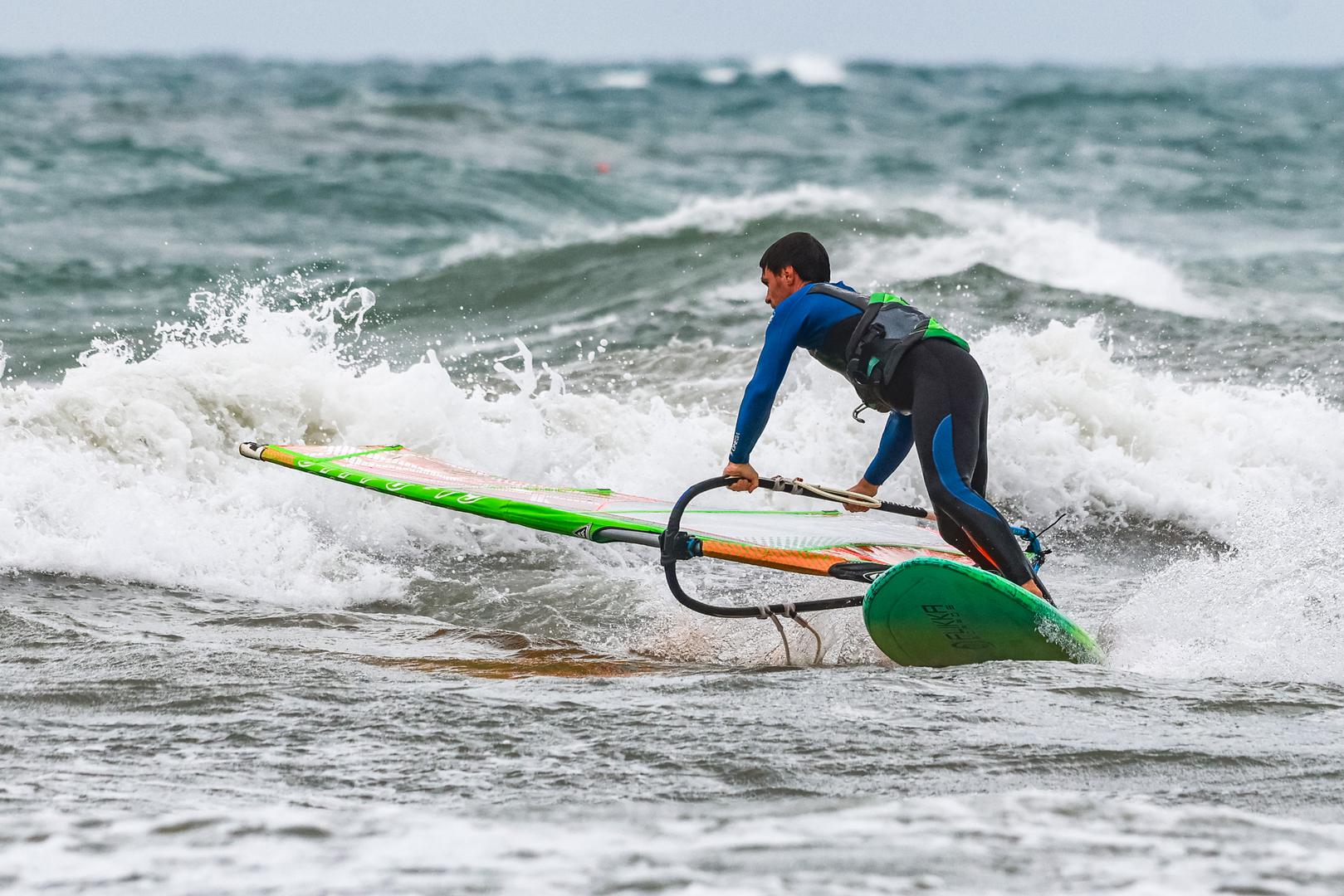 12.09.2024., Umag - Kisa je prvo potopila neke dijelove Umaga, a poslije je jak vjetar izmamio znatizeljne turiste i surfere na more. Photo: Srecko Niketic/PIXSELL