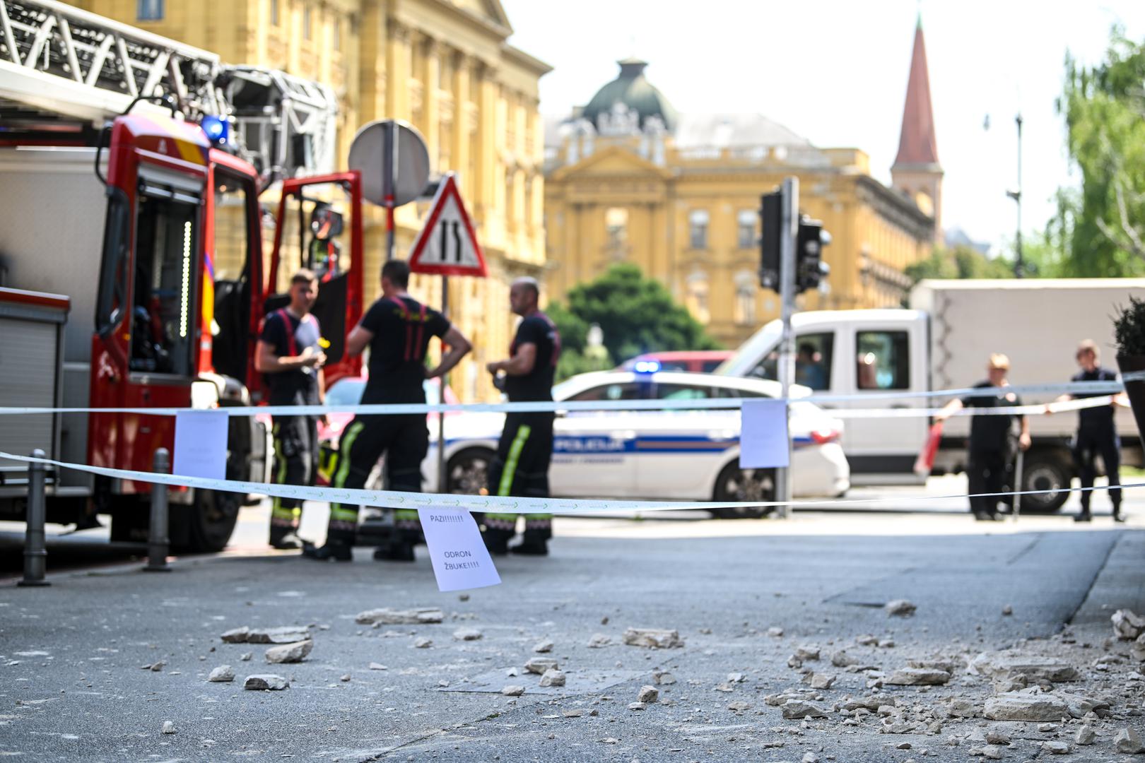 U ponedjeljak ujutro sa zgrade na Trgu Republike Hrvatske 8 u Zagrebu odlomio se i pao komad fasade. 