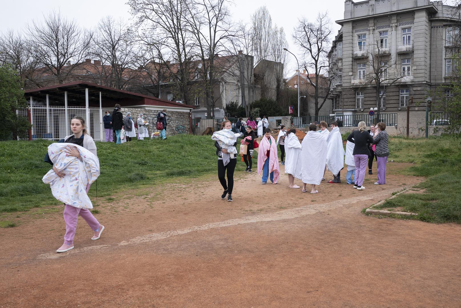 Pacijenti i osoblje evakuirani su u park iza muzeja Mimara