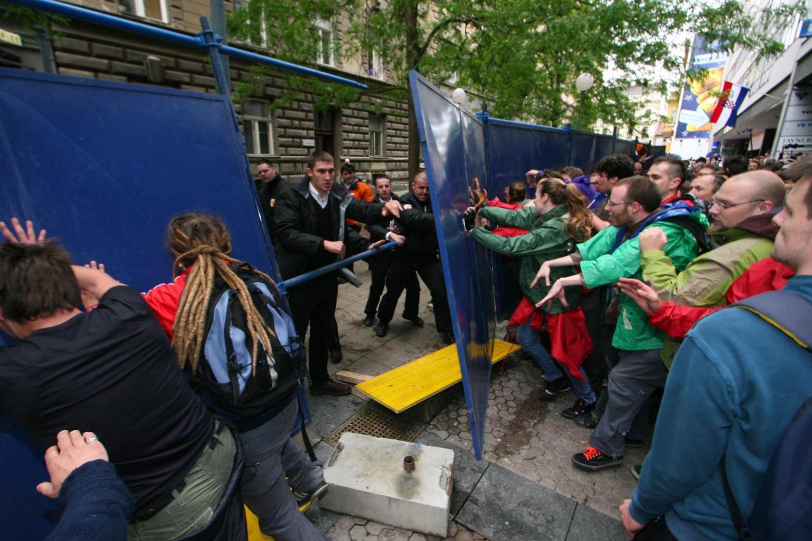 17. 05. 2010, Varsavska ulica, Zagreb - Prosvjed gradjana pod vodstvom Zlene akcije protiv pregrandje Varsavska ulice u ulaz za podzemnu garazu Cvjetnog prolaza. 
Photo Tomislav Miletic/PIXSELL