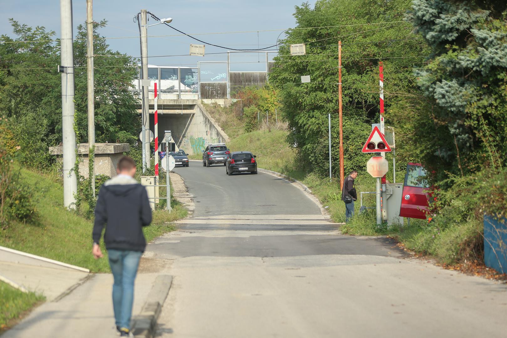 20.9.2024., Demerje - Zeljeznicki prijelaz za automobile gdje se sinoc oko 2 sata ujutro dogodila prometna nesreca u kojoj su sudjelovali osobni automobil te vlak. Photo: Luka Batelic/PIXSELL