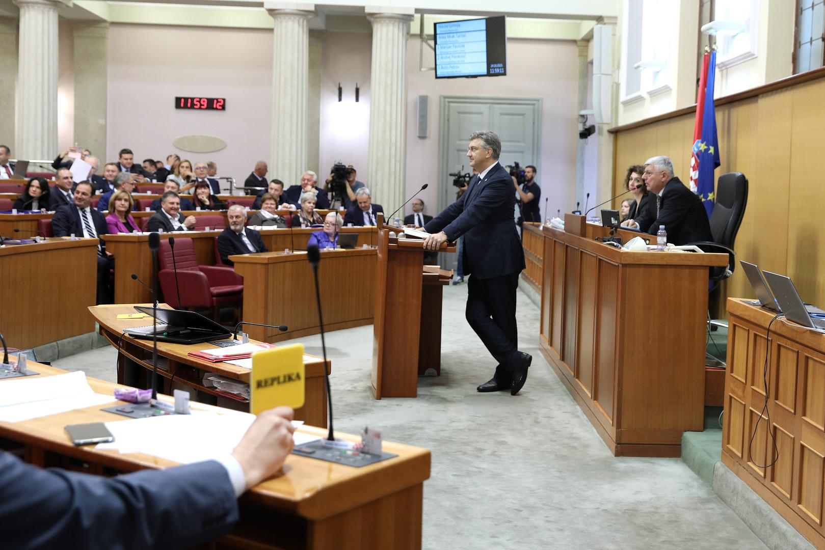 24.10.2023., Zagreb - Premijer Andrej Plenkovic dosao je u Sabor i u nastavku sjednice podnosi godisnje izvjesce Vlade Republike Hrvatske.  Zastupnici lupanjem iskazuju nezadovoljstvo. Photo: Patrik Macek/PIXSELL