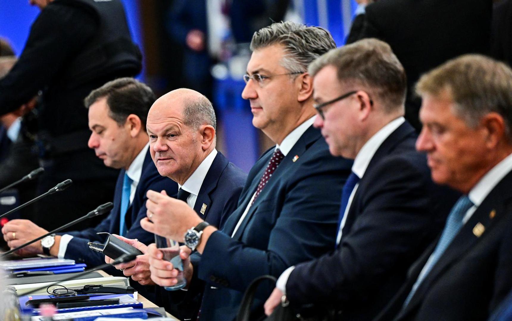 Portugal's Prime Minister Luis Montenegro, Germany's Chancellor Olaf Scholz, Croatia's Prime Minister Andrej Plenkovic, Finland's Prime Minister Petteri Orpo and Romania's President Klaus Iohannis attend the informal EU Summit at the Puskas Arena, in Budapest, Hungary, November 8, 2024. REUTERS/Marton Monus Photo: MARTON MONUS/REUTERS