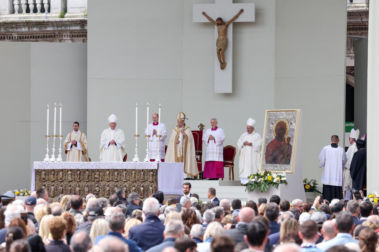 Roma, Papa Francesco tra i partecipanti agli Stati Generali della Natalità