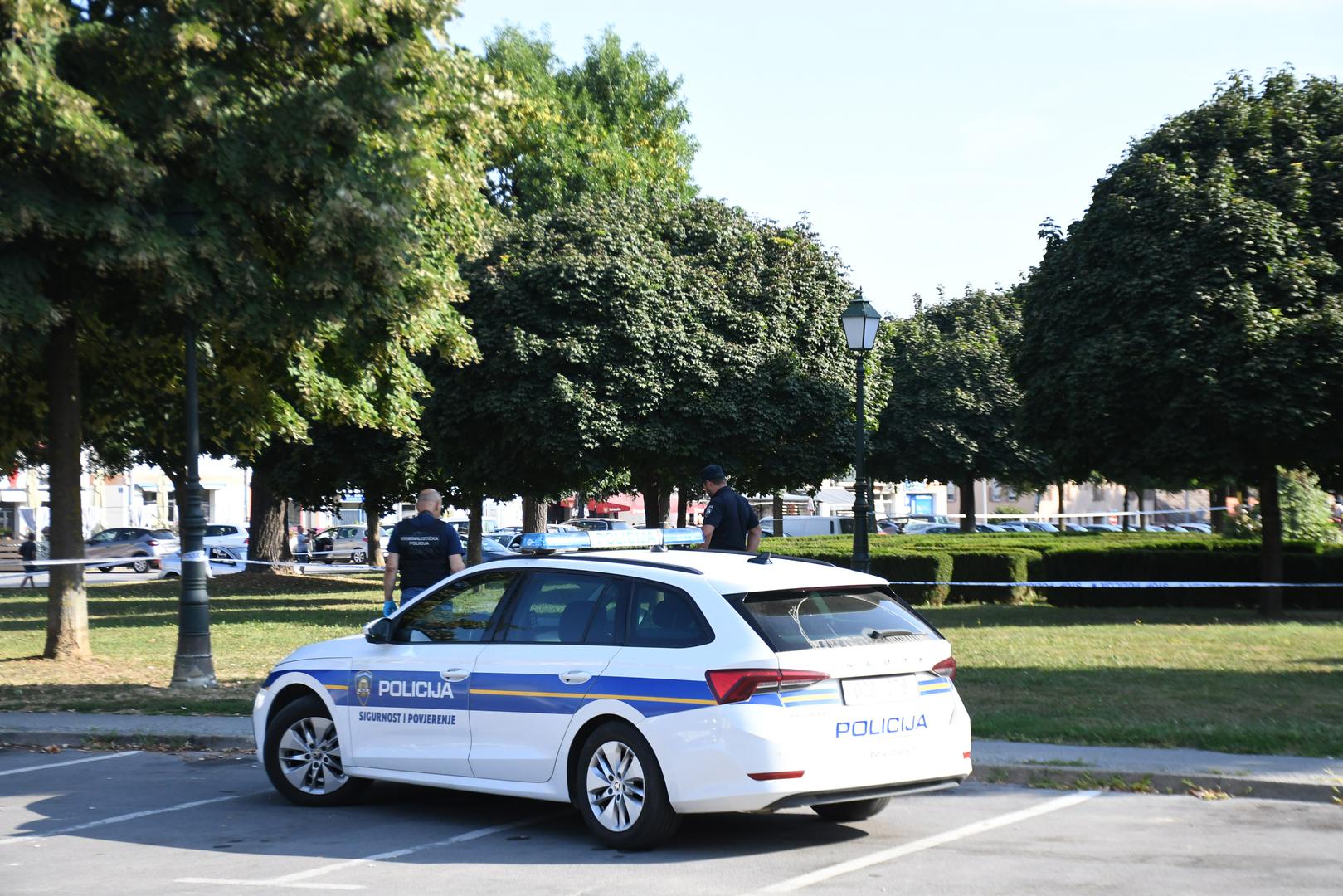 16.08.2024., Bjelovar - Na Trgu hrvatskih branitelja kod tzv. labirinta nocas je doslo do tjelesnog sukoba vise osoba i uporabe vatrenog oruzja. U sukobu je 6 osoba zadobilo ozljede od kojih je jedna osoba zadobila prostrjelnu ranu na vratu. Ocevid je u tijeku nakon cega ce biti poznati detalji. Photo: Damir Spehar/PIXSELL