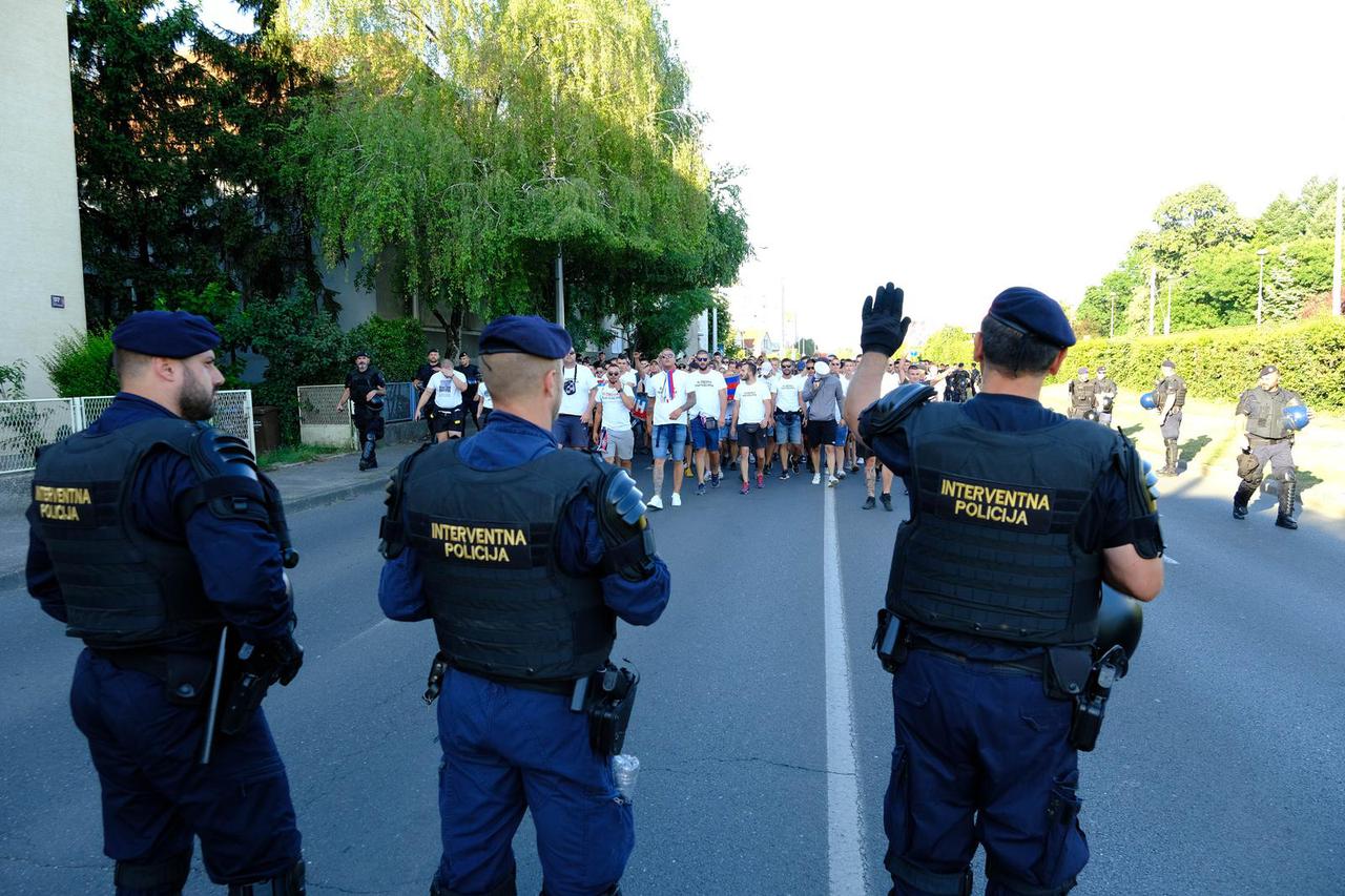 Dolazak  Torcide pred stadion Maksimir