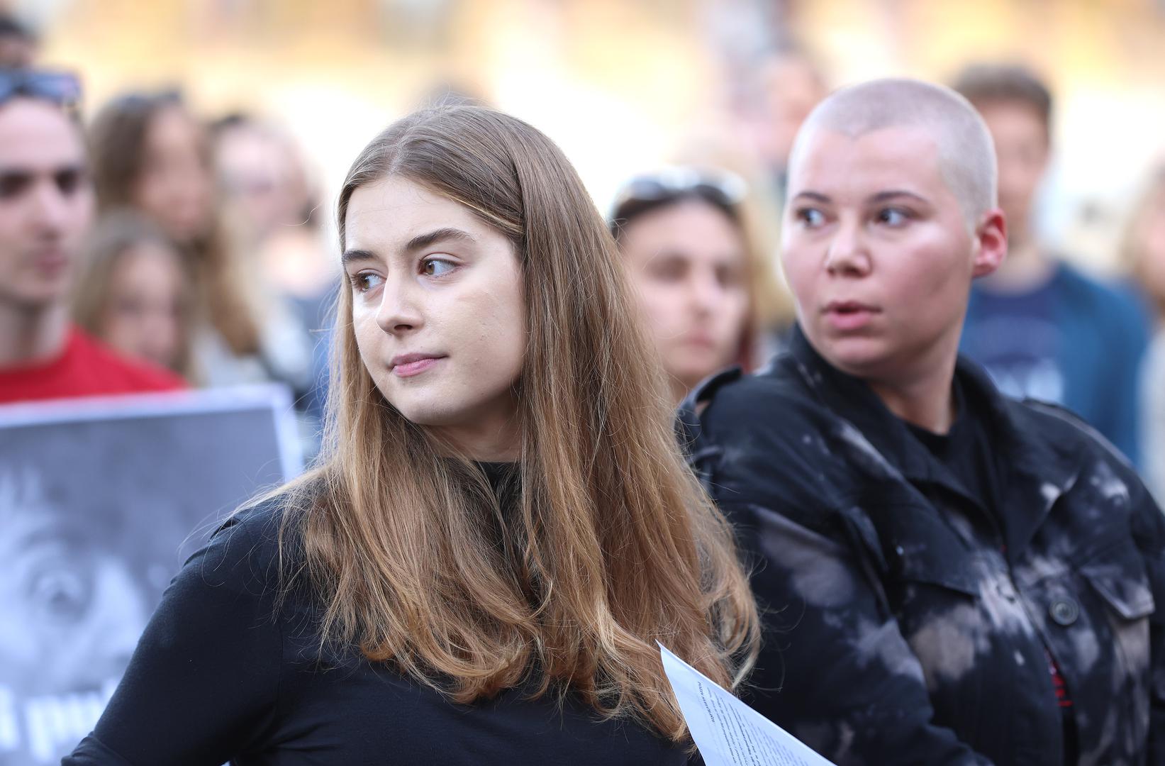 30.10.2023., Zagreb - Prosvjed protiv povratka profesora Ozrena Prohica na fakultet. Okupljeni su ispred glavne zgrade ADU i preko zvucnika usmjerenog prema ADU pustili snimku zlostavljanja prof. Prohica. Takodjer su na prosvjedu predstavili zahtjeve za koje vjerujemo da su od velike vaznosti kako bi se studente stvarno zastitilo od neprimjerenog ponasanja profesora, te kako bi se sustav “Nismo trazile” poboljsao tako da zaista stiti i daje podrsku zrtvama seksualnog uznemiravanja, napastovanja na ADU i ostalim obtazovnim institucijama. Photo: Sanjin Strukic/PIXSELL