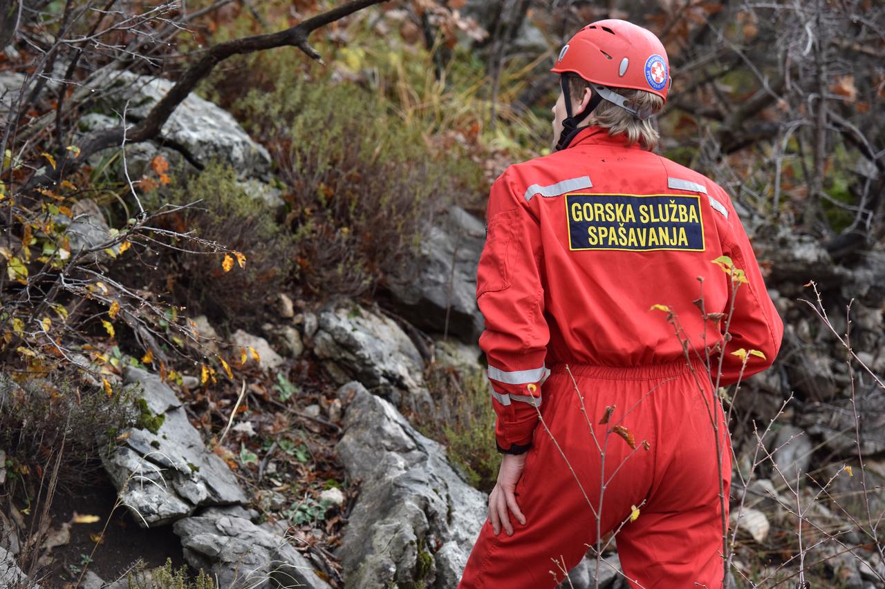 Organizirana velika potraga HGSS-a za nestalom osobom na području Velebita