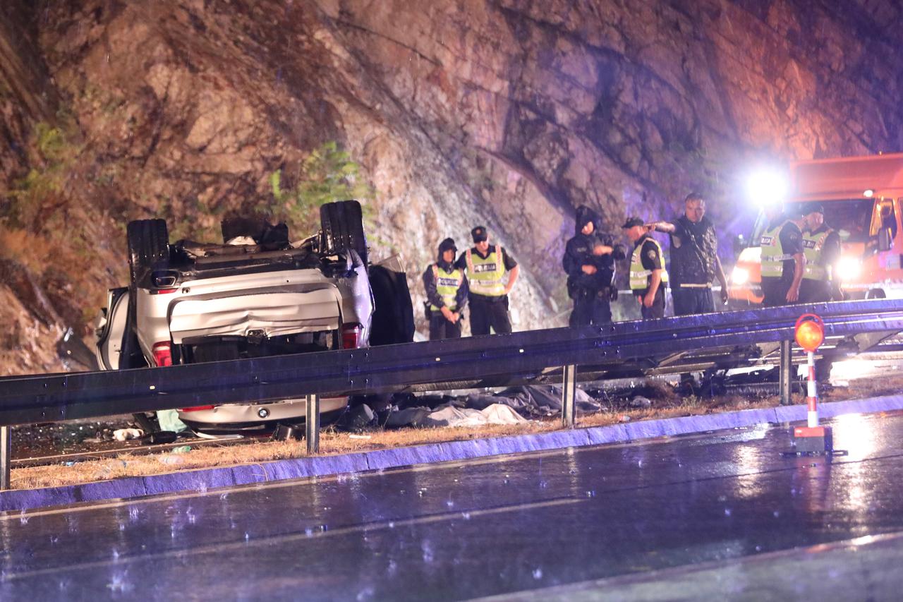 Vrgorac:Tri osobe smrtno stradale u sudaru na A1 prije izlaza Ravča u smjeru Dubrovnika.