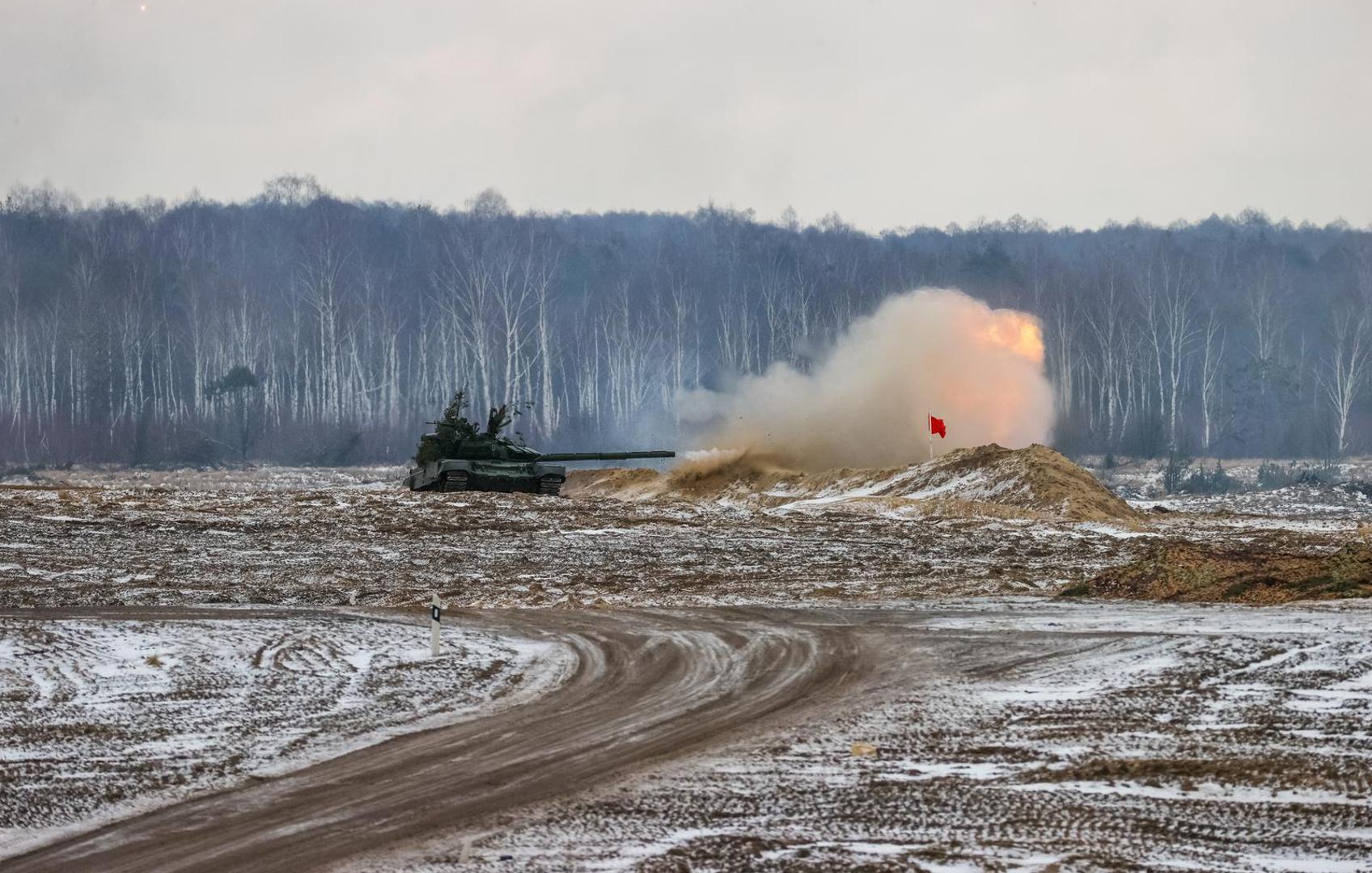 BREST REGION, BELARUS - FEBRUARY 3, 2022: A T-72 tank takes part in an exercise to test response forces of the Union State of Russia and Belarus at Brestsky firing range. Combined arms, paratrooper, artillery and air force units have completed field firing. Gavriil Grigorov/TASS Photo via Newscom Photo: Gavriil Grigorov/NEWSCOM